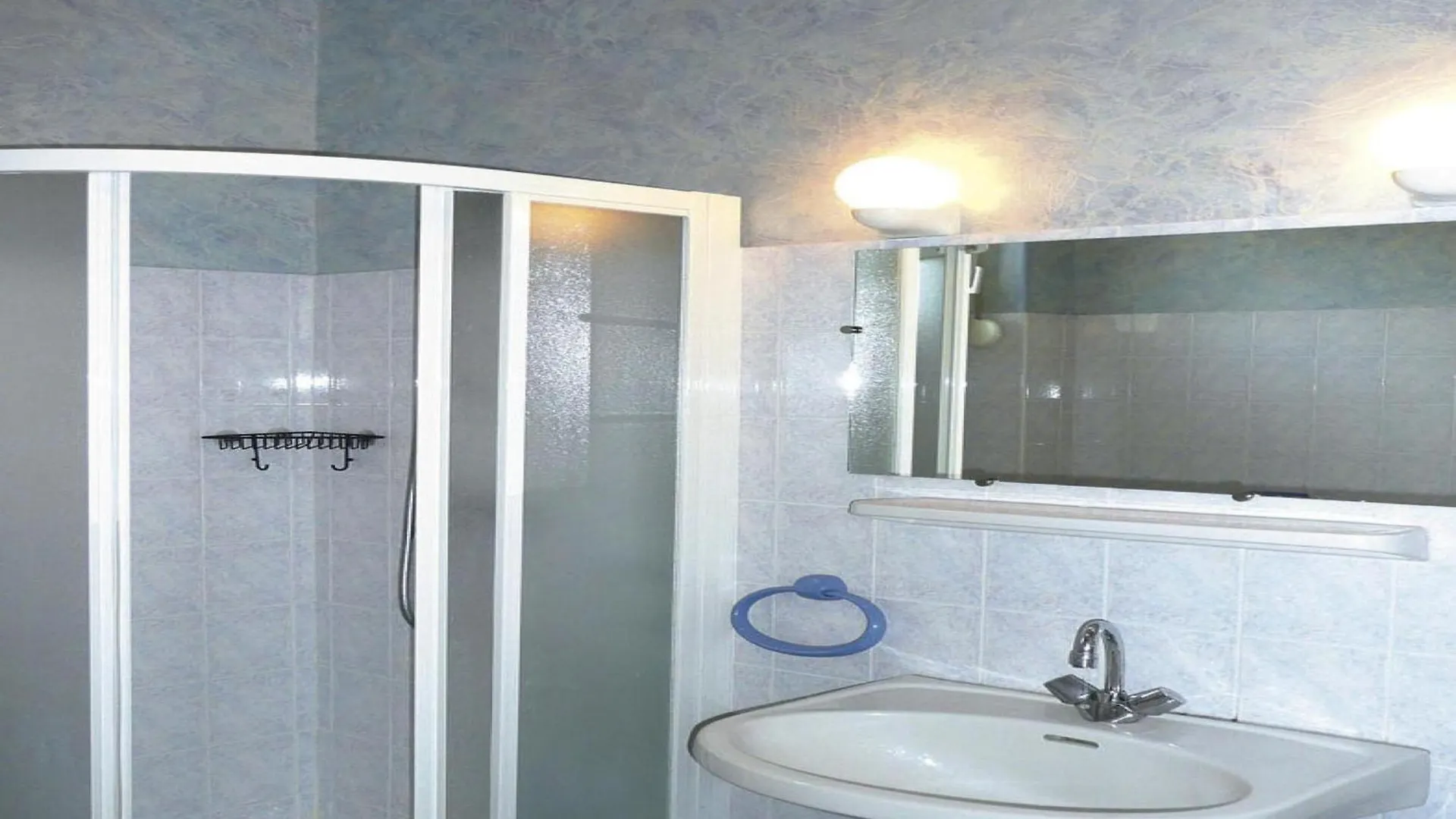 Nice Holiday Home Near The Beach Пленёф-Валь-Андре 0*,  Франция